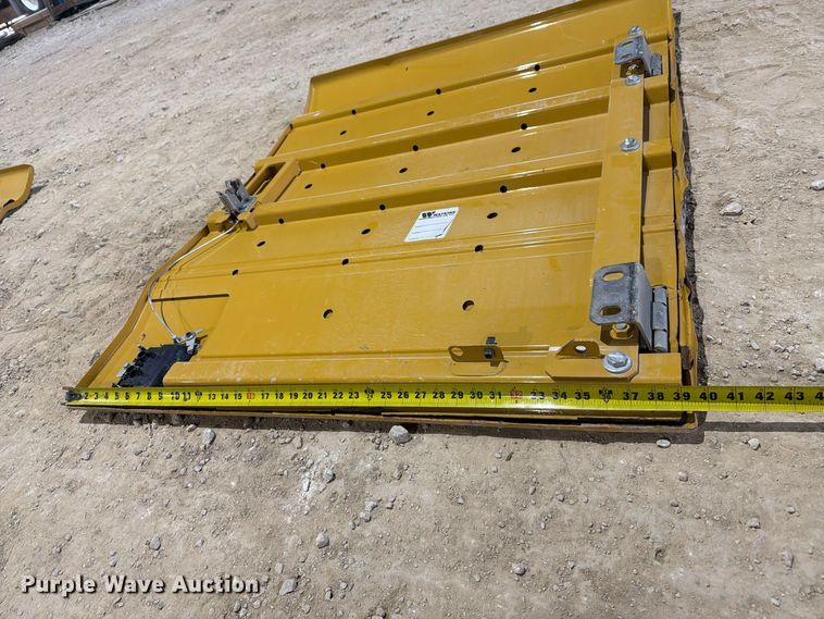 image for item FN3895 Caterpillar excavator compartment doors