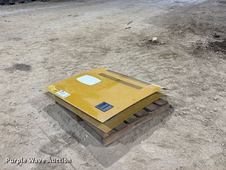 image for item FN3896 Caterpillar 326F / 330F excavator radiator compartment doors