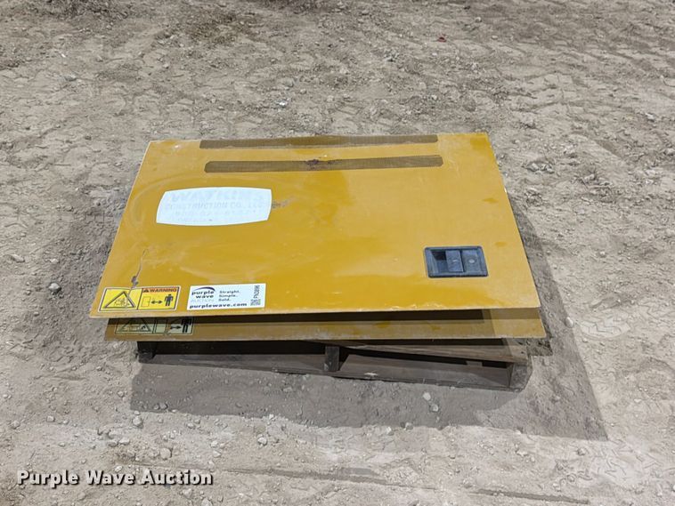 image for item FN3896 Caterpillar 326F / 330F excavator radiator compartment doors