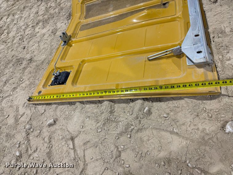 image for item FN3896 Caterpillar 326F / 330F excavator radiator compartment doors