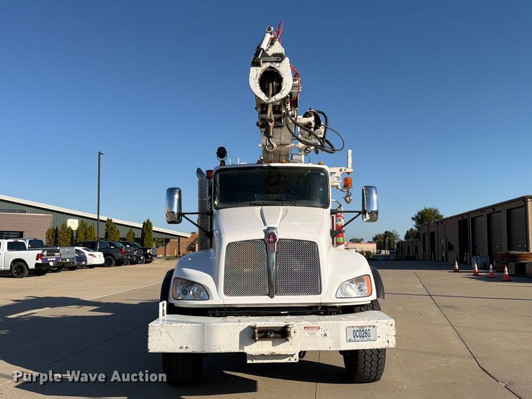 image for item DT3045 2013 Kenworth T370 digger derrick truck