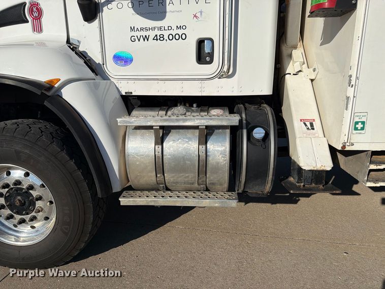 image for item DT3045 2013 Kenworth T370 digger derrick truck