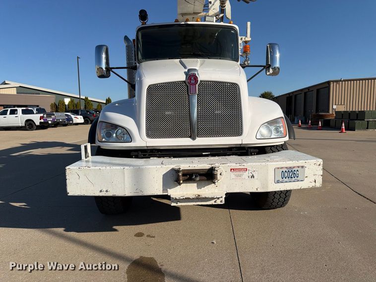 image for item DT3045 2013 Kenworth T370 digger derrick truck