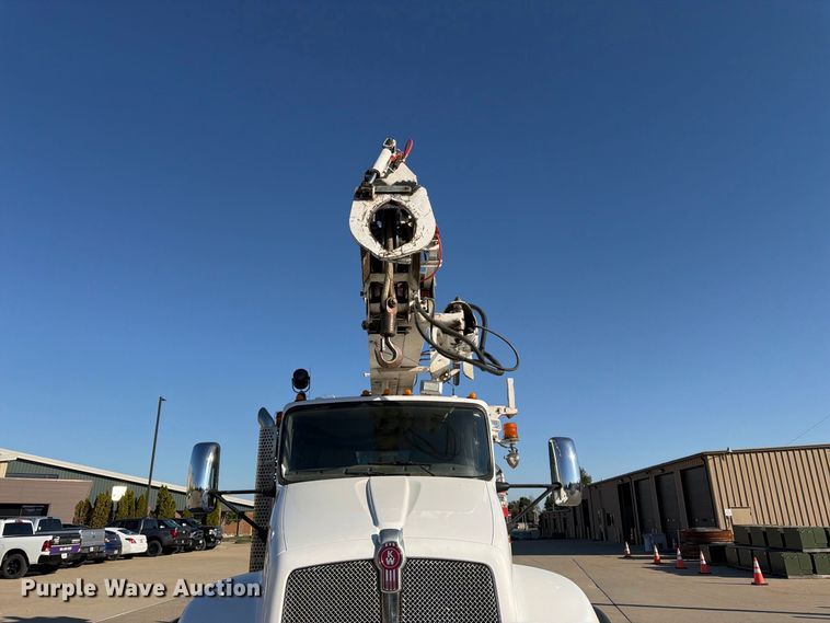 image for item DT3045 2013 Kenworth T370 digger derrick truck