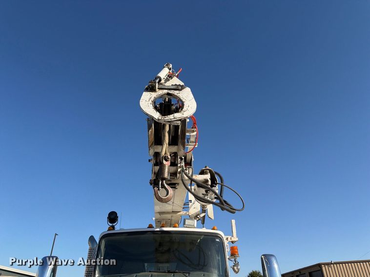 image for item DT3045 2013 Kenworth T370 digger derrick truck