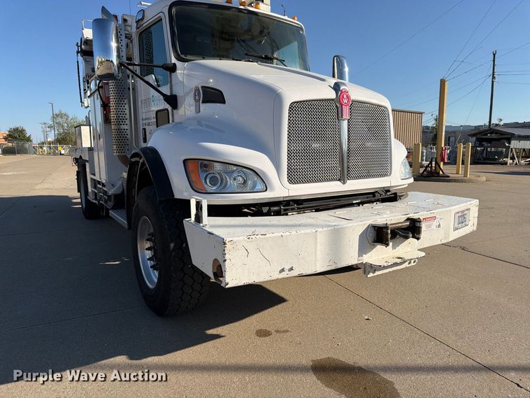 image for item DT3045 2013 Kenworth T370 digger derrick truck
