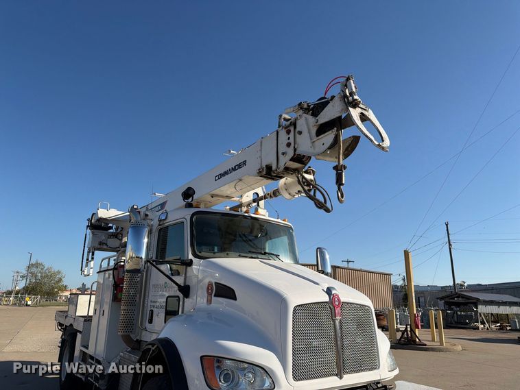 image for item DT3045 2013 Kenworth T370 digger derrick truck