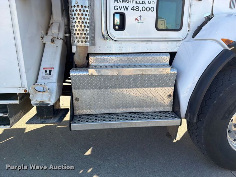 image for item DT3045 2013 Kenworth T370 digger derrick truck
