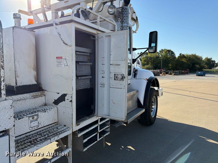 image for item DT3045 2013 Kenworth T370 digger derrick truck