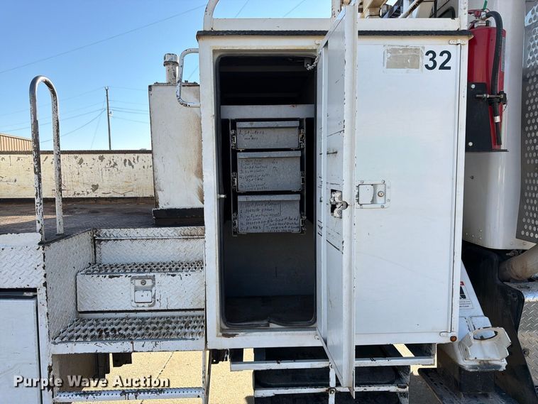 image for item DT3045 2013 Kenworth T370 digger derrick truck