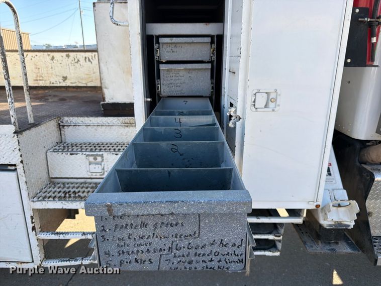 image for item DT3045 2013 Kenworth T370 digger derrick truck