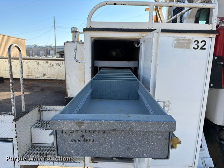 image for item DT3045 2013 Kenworth T370 digger derrick truck