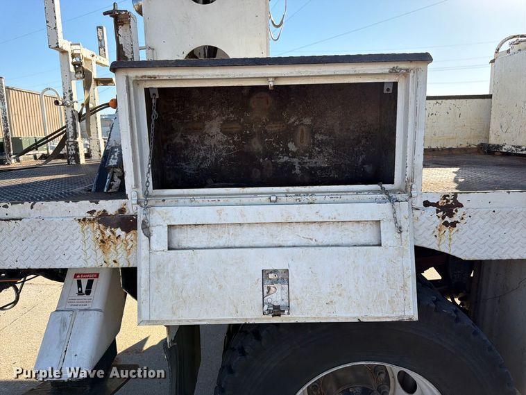 image for item DT3045 2013 Kenworth T370 digger derrick truck