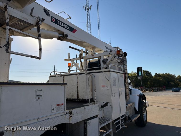 image for item DT3045 2013 Kenworth T370 digger derrick truck