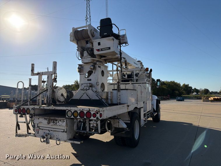 image for item DT3045 2013 Kenworth T370 digger derrick truck
