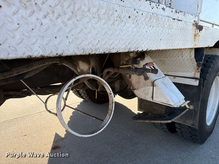image for item DT3045 2013 Kenworth T370 digger derrick truck
