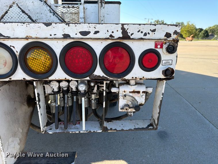 image for item DT3045 2013 Kenworth T370 digger derrick truck