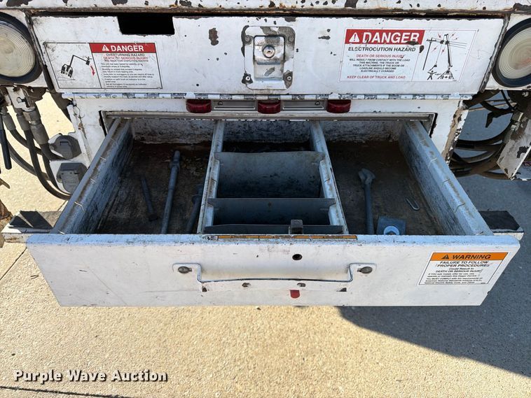 image for item DT3045 2013 Kenworth T370 digger derrick truck