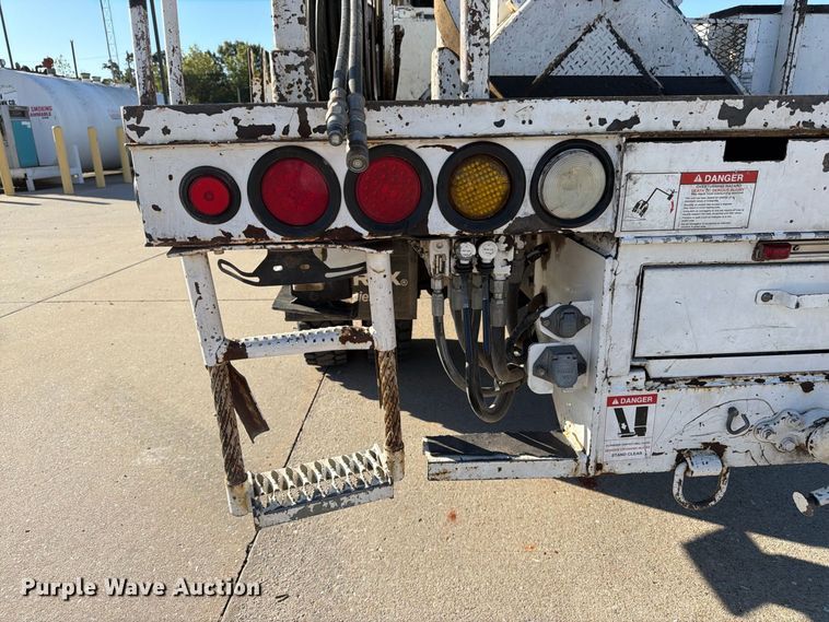image for item DT3045 2013 Kenworth T370 digger derrick truck