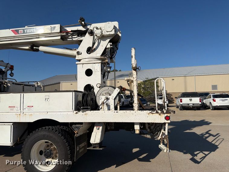 image for item DT3045 2013 Kenworth T370 digger derrick truck