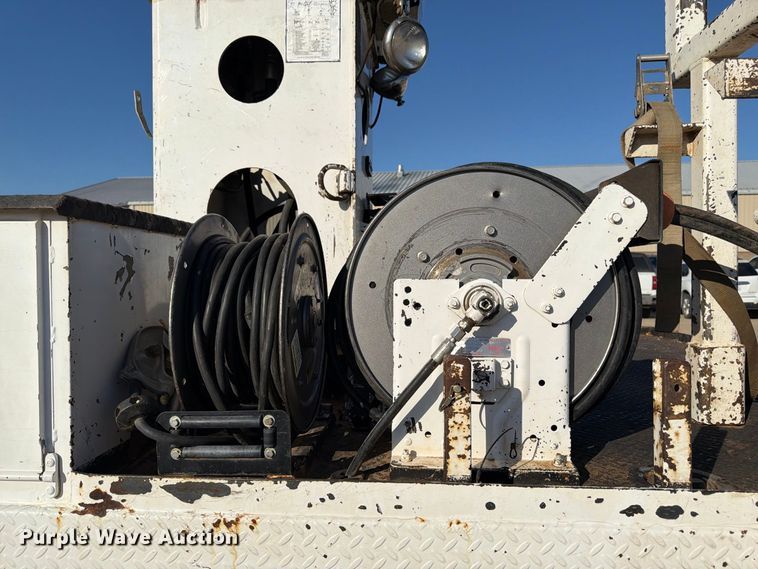 image for item DT3045 2013 Kenworth T370 digger derrick truck