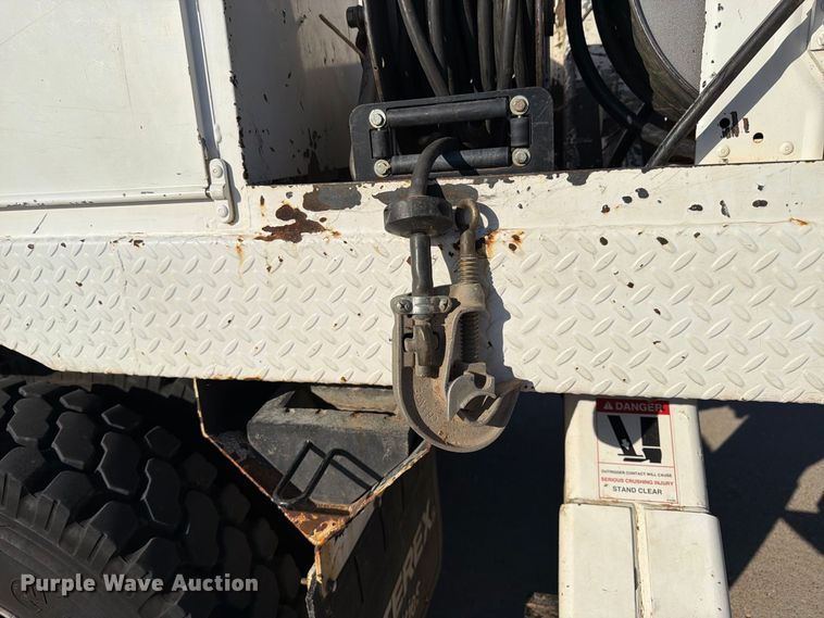 image for item DT3045 2013 Kenworth T370 digger derrick truck