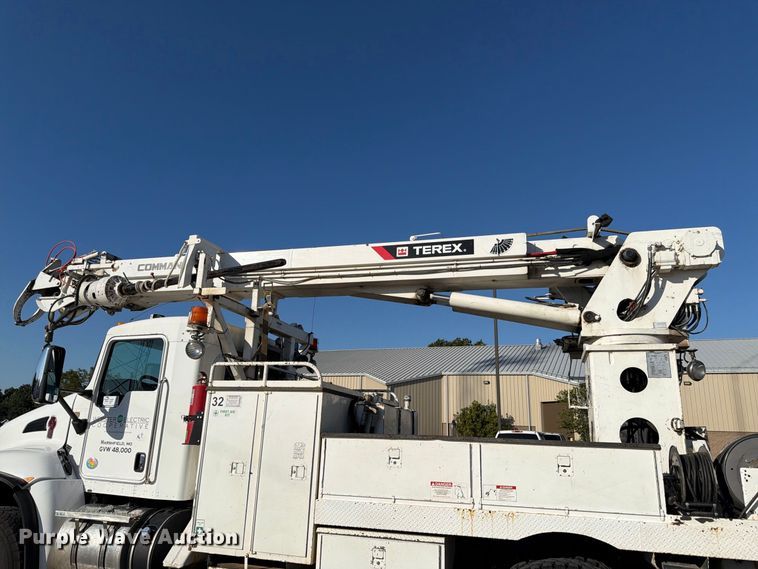 image for item DT3045 2013 Kenworth T370 digger derrick truck