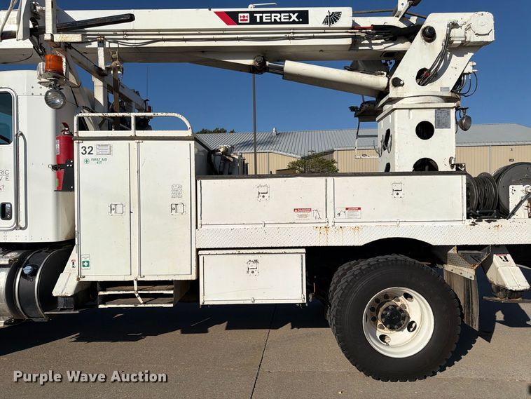 image for item DT3045 2013 Kenworth T370 digger derrick truck