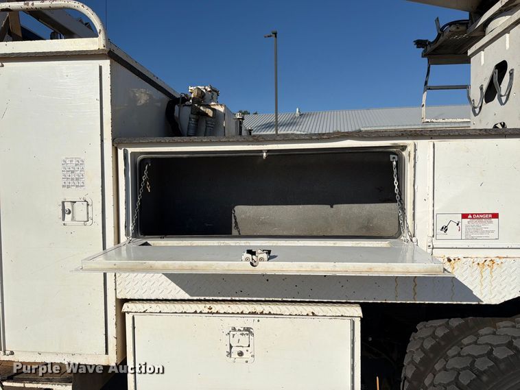 image for item DT3045 2013 Kenworth T370 digger derrick truck