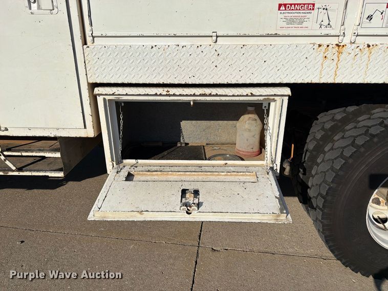image for item DT3045 2013 Kenworth T370 digger derrick truck