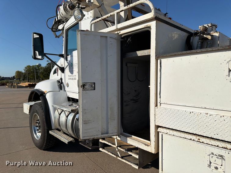 image for item DT3045 2013 Kenworth T370 digger derrick truck