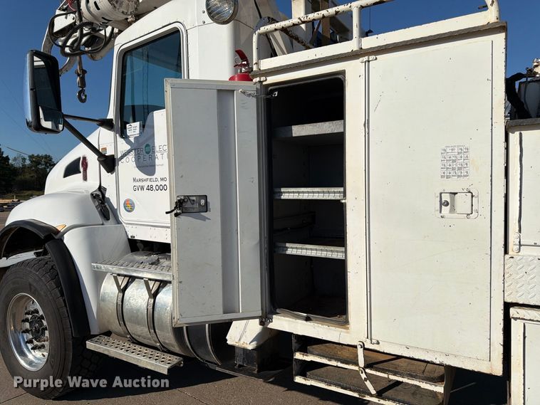 image for item DT3045 2013 Kenworth T370 digger derrick truck
