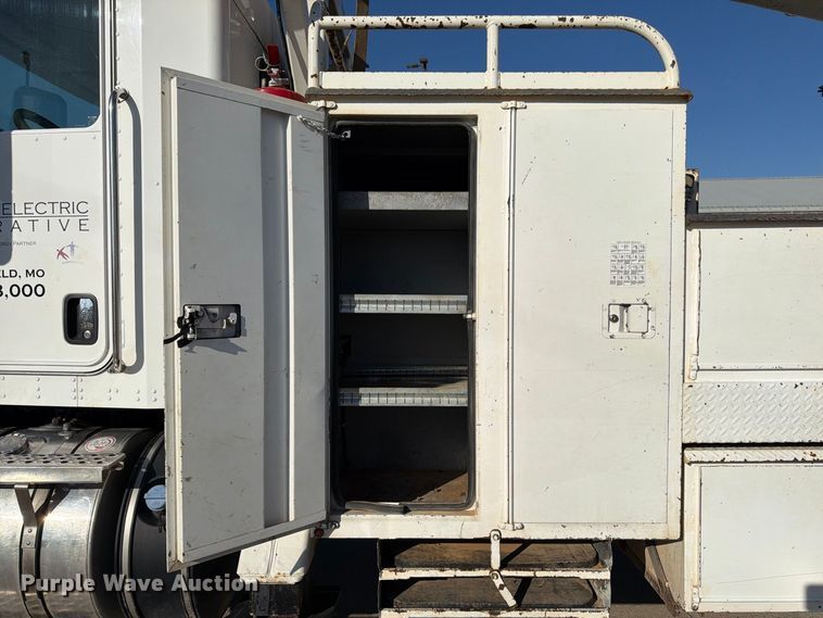 image for item DT3045 2013 Kenworth T370 digger derrick truck