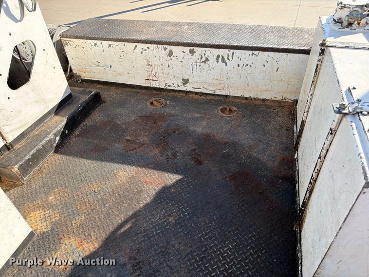 image for item DT3045 2013 Kenworth T370 digger derrick truck