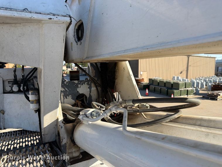 image for item DT3045 2013 Kenworth T370 digger derrick truck
