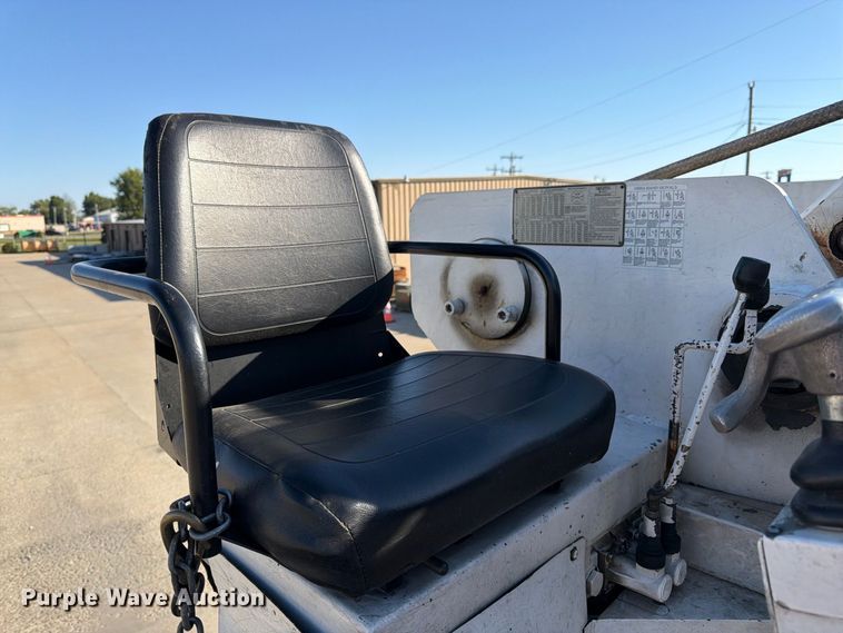 image for item DT3045 2013 Kenworth T370 digger derrick truck