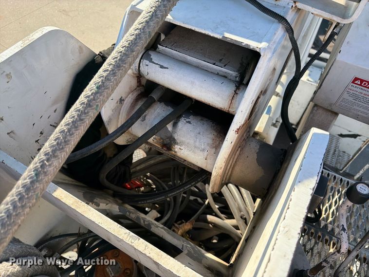 image for item DT3045 2013 Kenworth T370 digger derrick truck