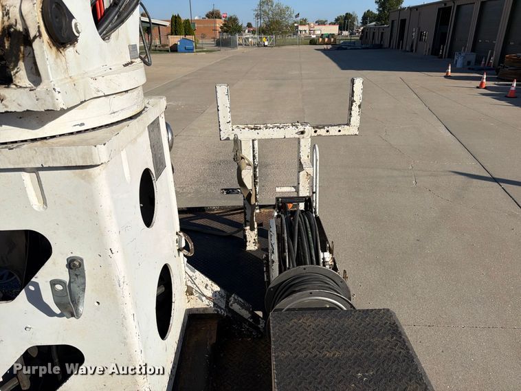 image for item DT3045 2013 Kenworth T370 digger derrick truck