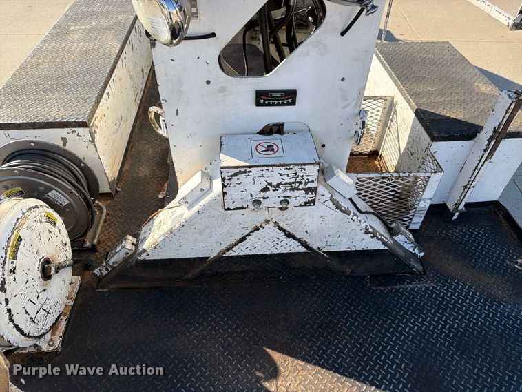 image for item DT3045 2013 Kenworth T370 digger derrick truck