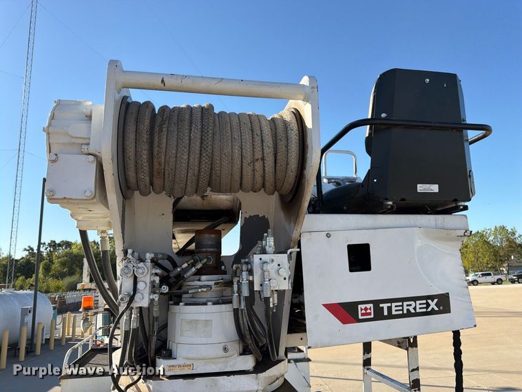 image for item DT3045 2013 Kenworth T370 digger derrick truck