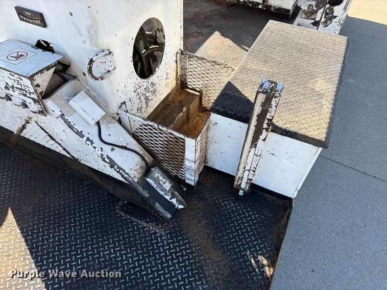 image for item DT3045 2013 Kenworth T370 digger derrick truck