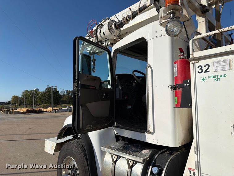 image for item DT3045 2013 Kenworth T370 digger derrick truck