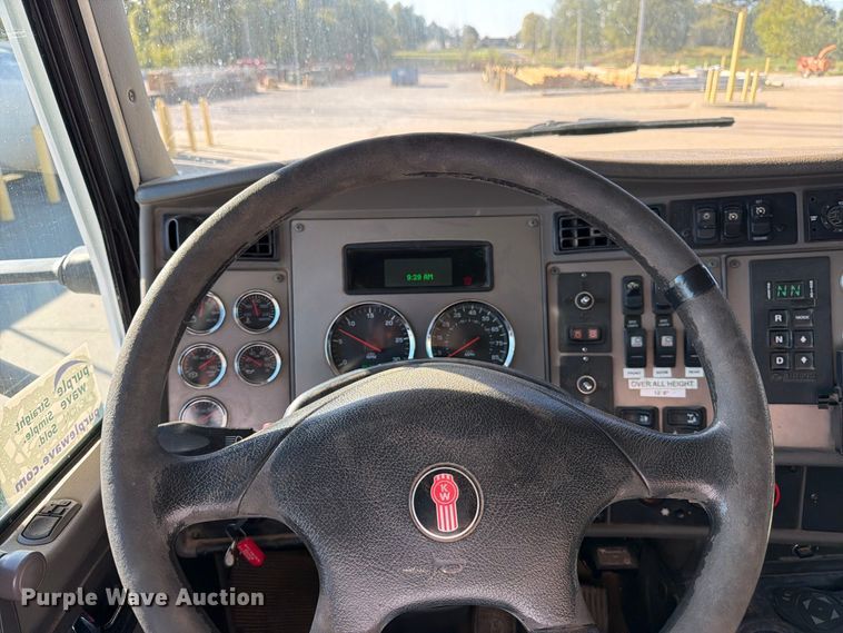image for item DT3045 2013 Kenworth T370 digger derrick truck