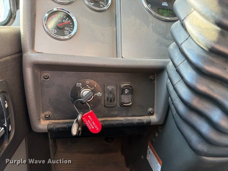 image for item DT3045 2013 Kenworth T370 digger derrick truck