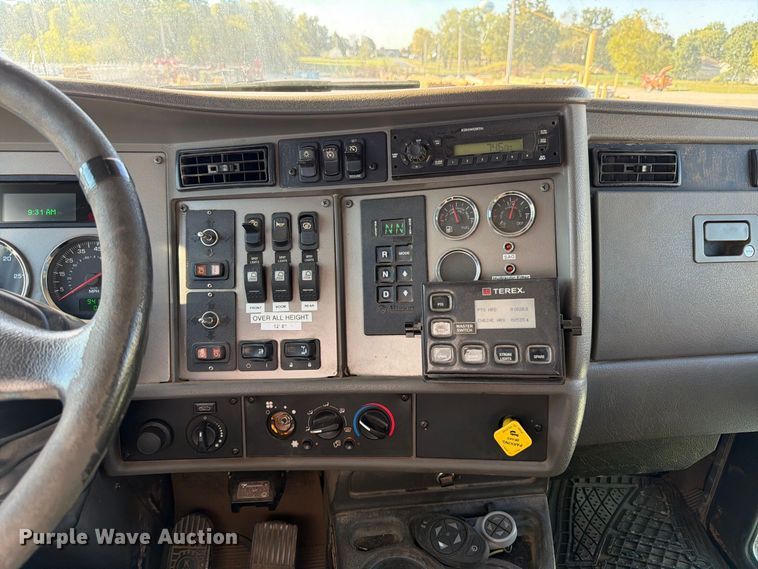 image for item DT3045 2013 Kenworth T370 digger derrick truck