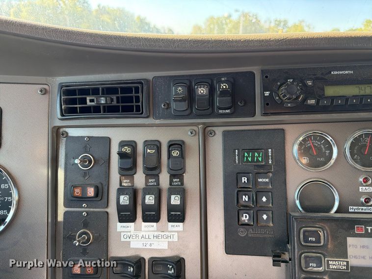 image for item DT3045 2013 Kenworth T370 digger derrick truck
