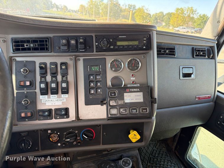 image for item DT3045 2013 Kenworth T370 digger derrick truck