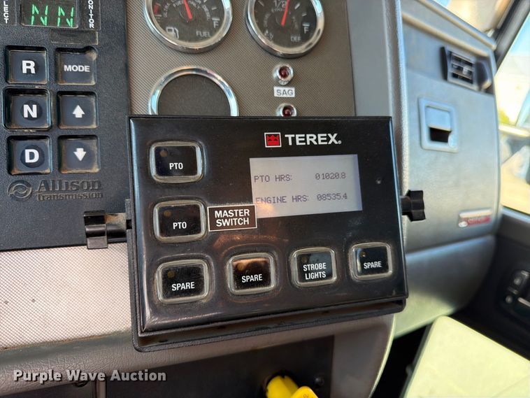 image for item DT3045 2013 Kenworth T370 digger derrick truck