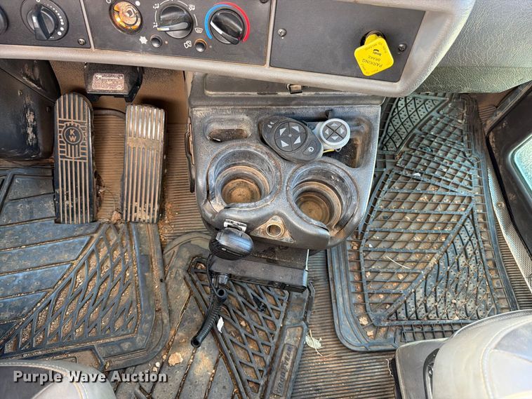image for item DT3045 2013 Kenworth T370 digger derrick truck
