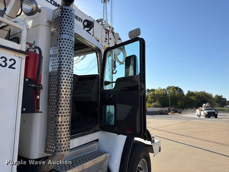 image for item DT3045 2013 Kenworth T370 digger derrick truck
